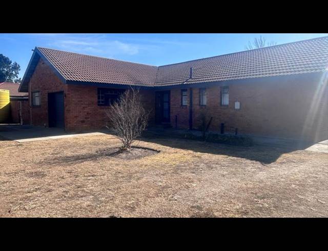 3 BEDROOM HOUSE FOR SALE IN KOSMOSPARK